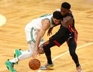 开云体育登录-重蹈G1第三节覆辙 凯尔特人被23次失误吞噬