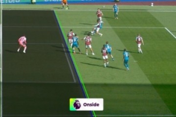 英超官方晒伯恩茅斯球员埃瓦尼尔森进球VAR划线图，确认进球有效